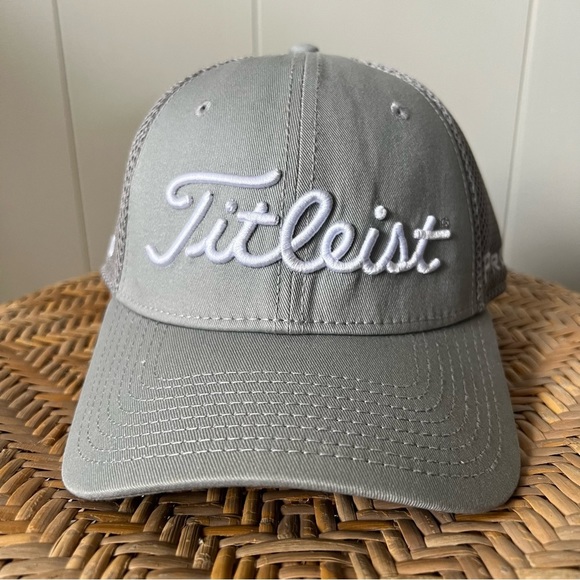 Titleist Pro V1 FJ New Era flex fit medium - large hat cap - Picture 1 of 5